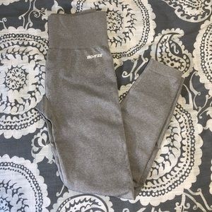 Bo+Tee Petite Stamina Leggings in Melange Grey